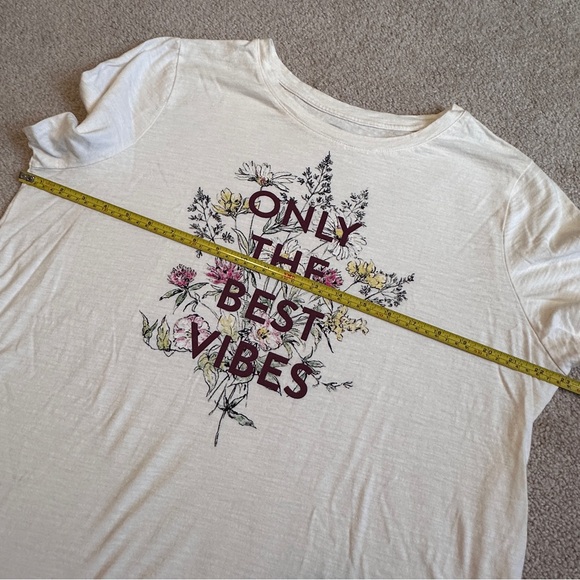 🛑 SOLD 🛑 XL oldnavy ONLY THE BEST VIBES wildflower tshirt - Picture 6 of 7